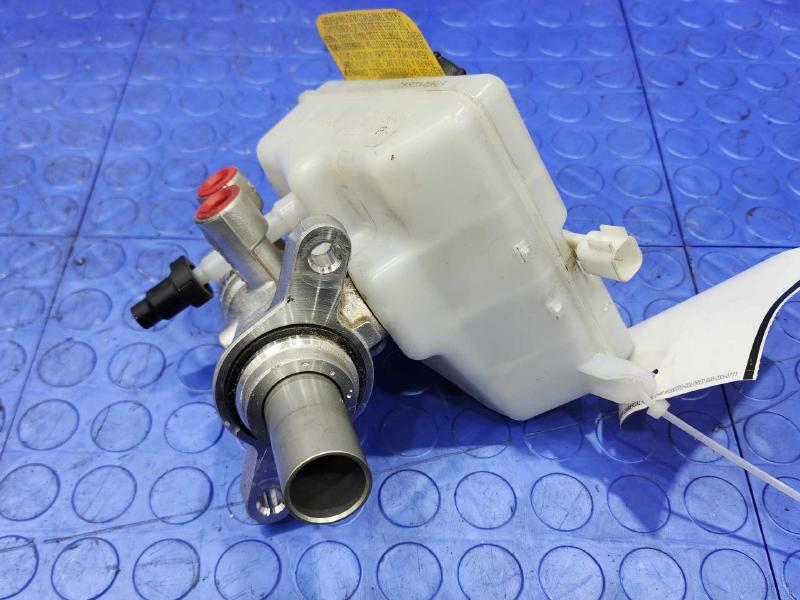 2017-2020 Jaguar F-Pace Brake Master Cylinder Assembly Genuine OEM GX732140AA