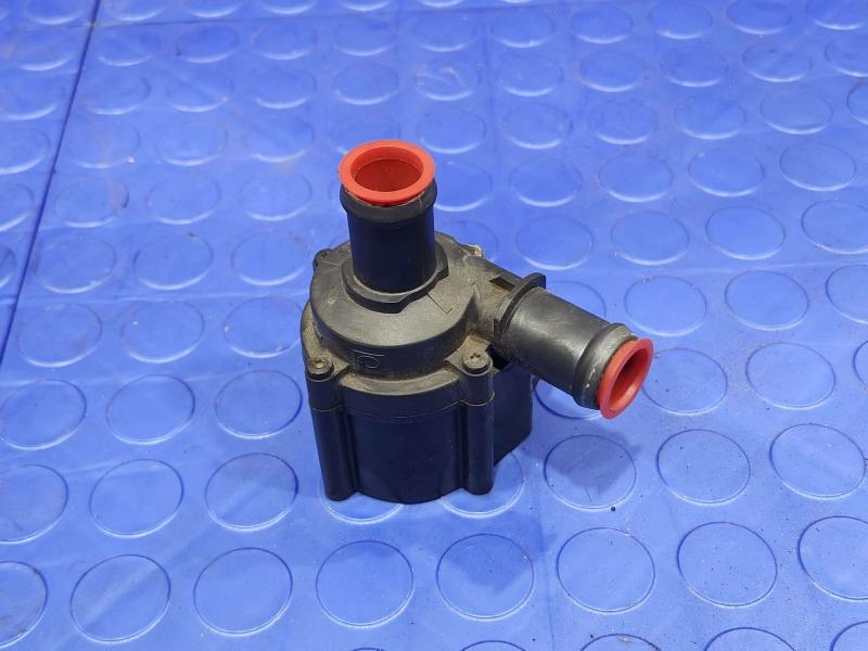 2018 Audi Q7 Coolant Pump