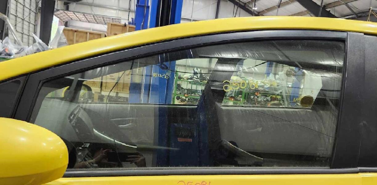2013 Toyota Prius Front Door Glass/Window