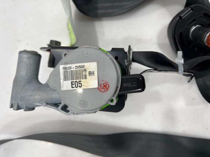 2014 Hyundai Veloster Front Seat Belt
