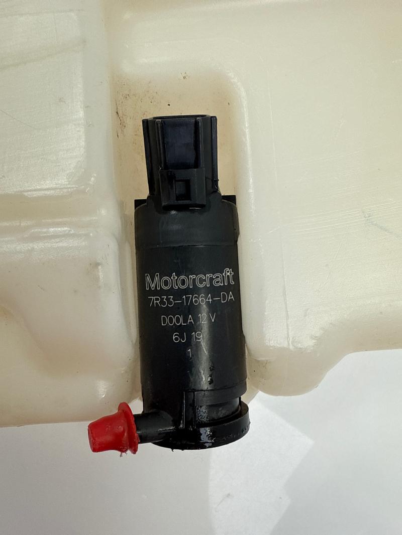 2003 Ford Crown Victoria Washer Bottle