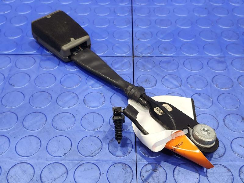 2014 Chevrolet Silverado 1500 Front Seat Belt