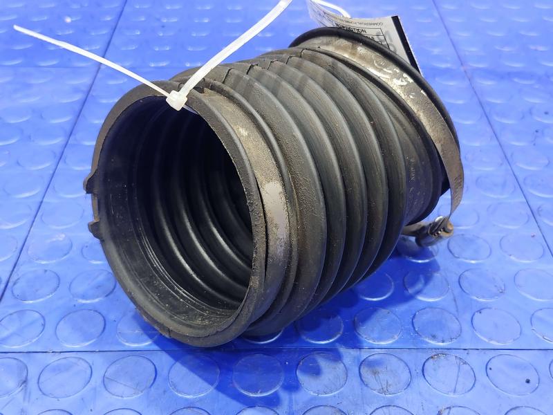 2005 Ford F-350 Super Duty Air Intake Tube/Resonator