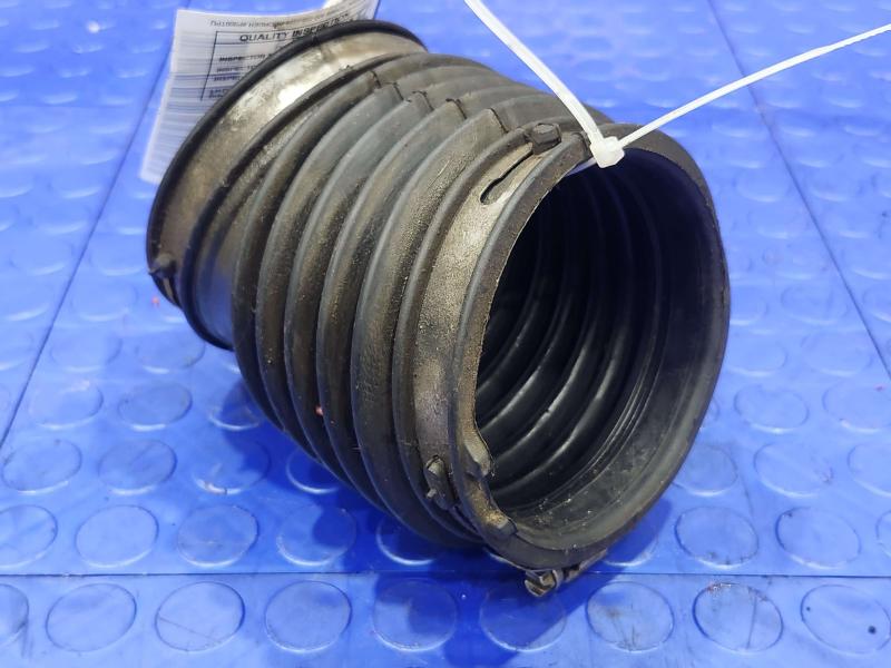 2005 Ford F-350 Super Duty Air Intake Tube/Resonator