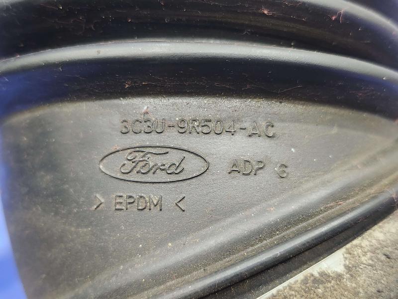 2005 Ford F-350 Super Duty Air Intake Tube/Resonator