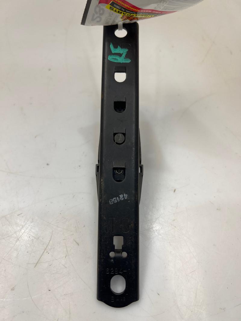 2000 2001 Nissan Xterra Front Seat Belt Height Adjuster Left or Right OEM 878247Z001