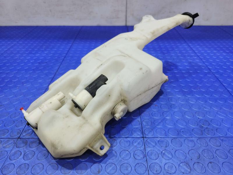 2010 Chevrolet Tahoe Washer Bottle
