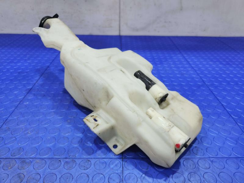 2010 Chevrolet Tahoe Washer Bottle