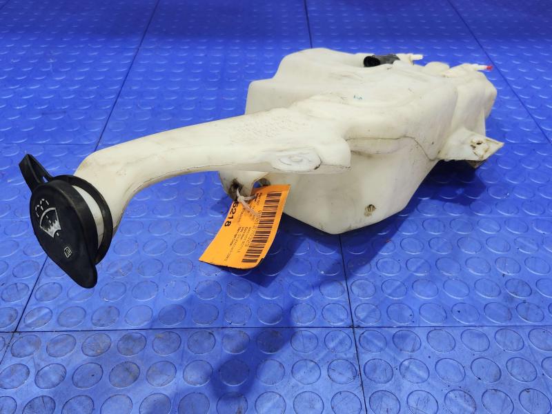 2010 Chevrolet Tahoe Washer Bottle