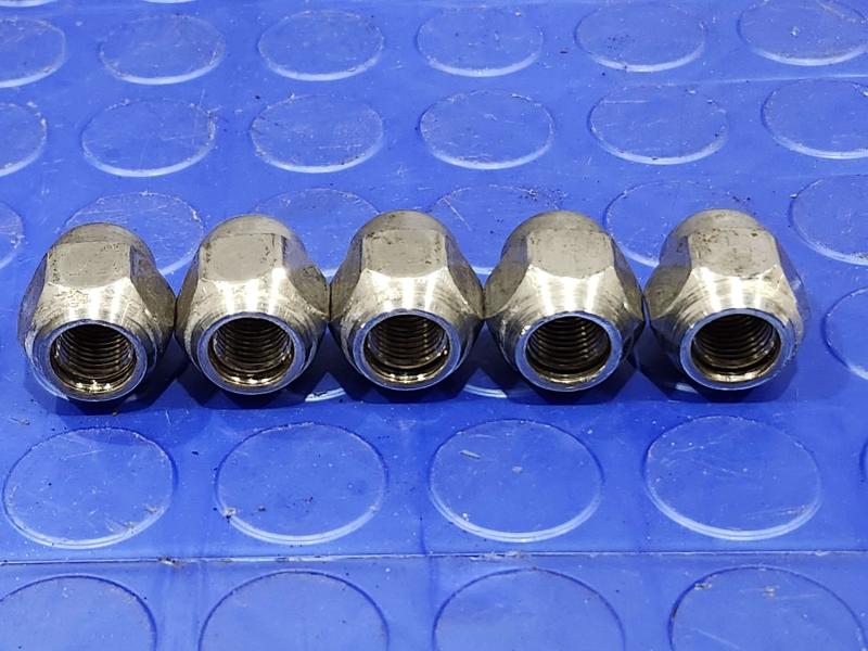2015 Nissan Murano Lug Nuts