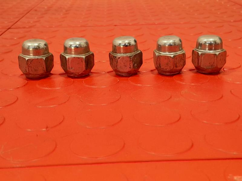 2015 Nissan Altima Lug Nuts