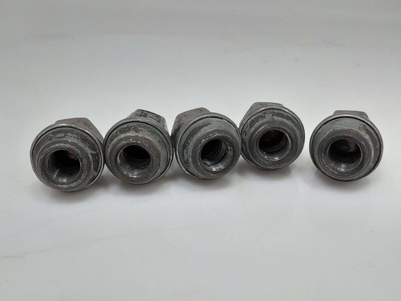 2014 Chevrolet Caprice Lug Nuts