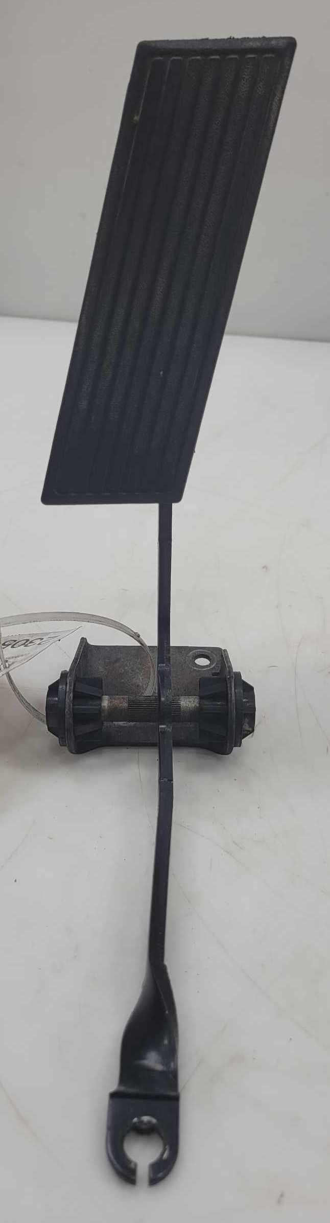 1997 - 2001 Jeep Cherokee Accelerator Pedal Assembly OEM 52079206