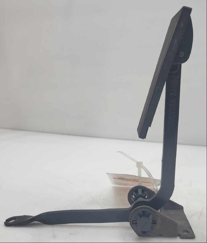 1997 - 2001 Jeep Cherokee Accelerator Pedal Assembly OEM 52079206