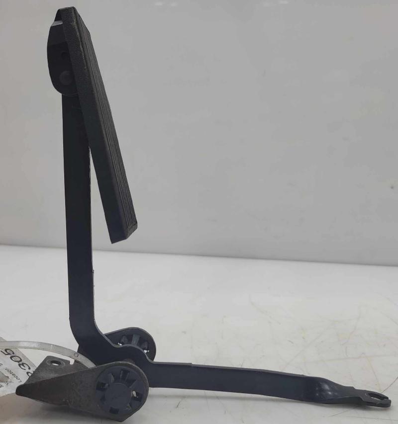 1997 - 2001 Jeep Cherokee Accelerator Pedal Assembly OEM 52079206