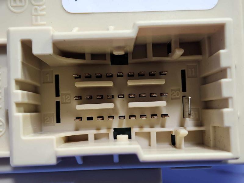 2013 Hyundai Santa Fe Cabin Fuse Box