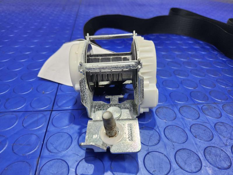 2012 Jeep Liberty Rear Seat Belt