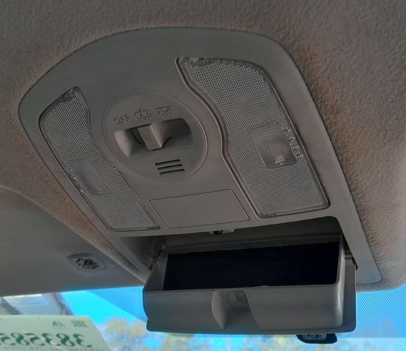 2012 Toyota Prius Front Console