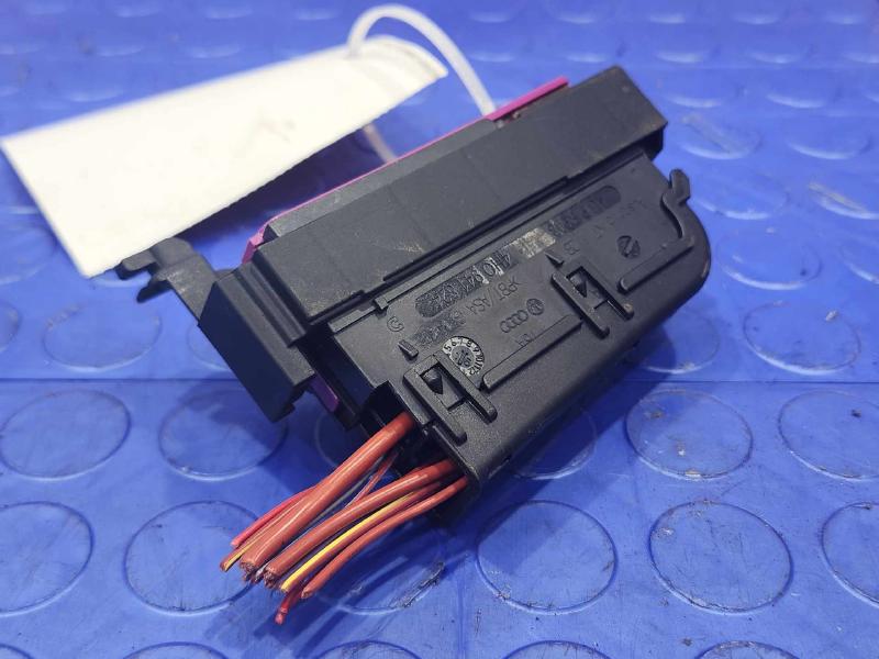 2017 Audi Q7 Cabin Fuse Box