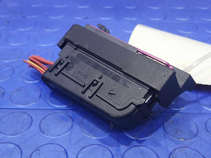 2017 Audi Q7 Cabin Fuse Box