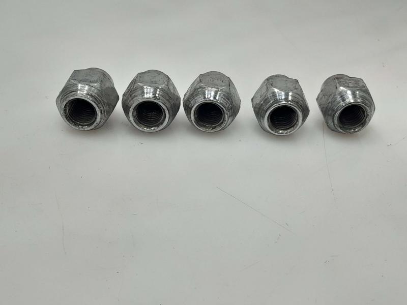 2018 Hyundai Elantra Lug Nuts