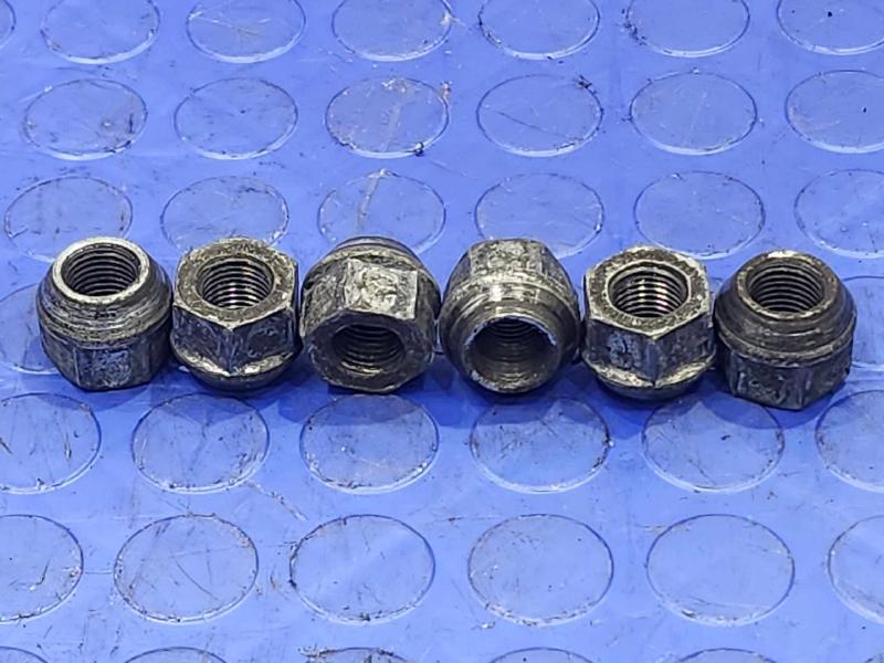 2007 Cadillac Escalade ESV Lug Nuts