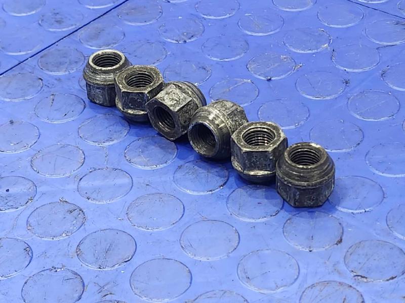 2007 Cadillac Escalade ESV Lug Nuts