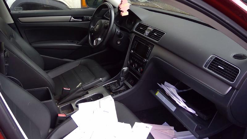 2015 Volkswagen Passat Front Door Regulator