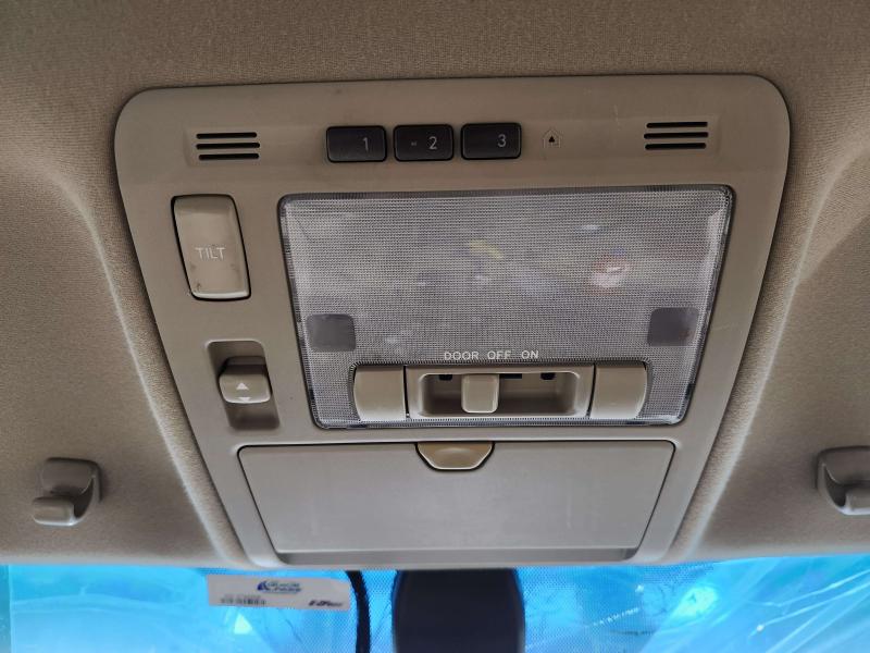 2005 Lexus RX 330 Front Console