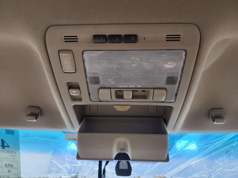 2005 Lexus RX 330 Front Console