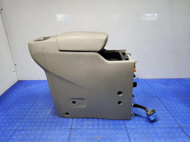 2016 Kia Sedona Front Console