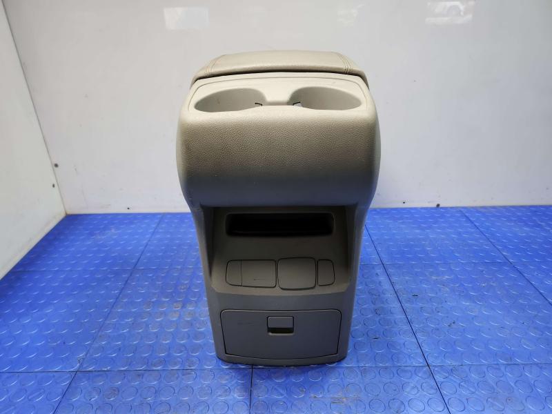 2016 Kia Sedona Front Console