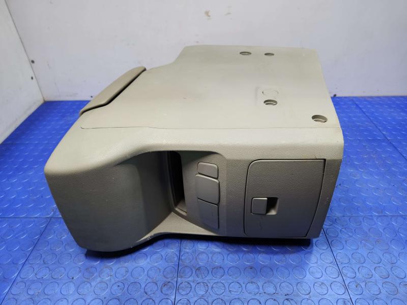 2016 Kia Sedona Front Console