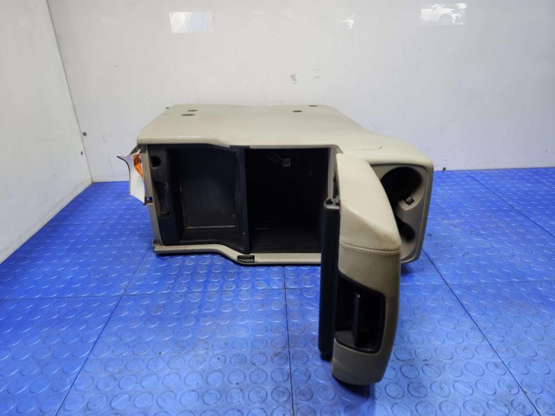 2016 Kia Sedona Front Console