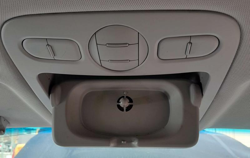 2014 Kia Sedona Front Console