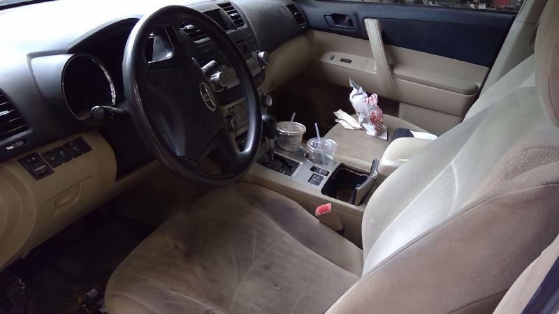 2011 Toyota Highlander Center Pillar