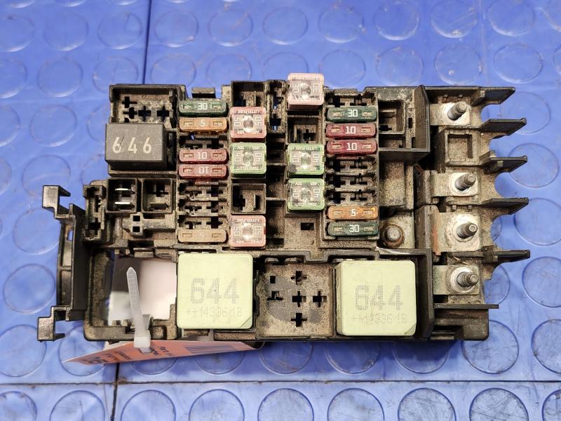 2015 Volkswagen Beetle Engine Fuse Box