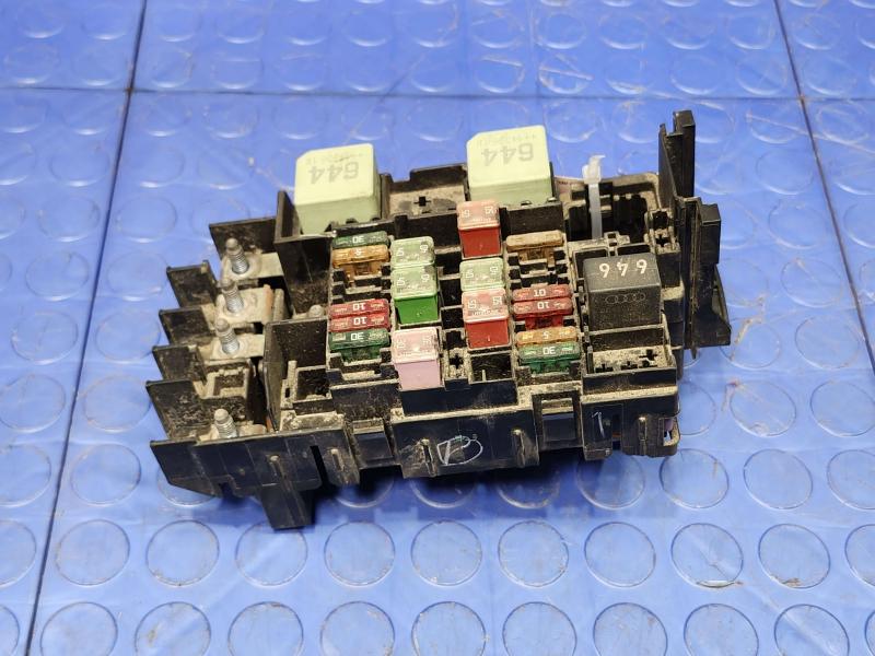 2015 Volkswagen Beetle Engine Fuse Box