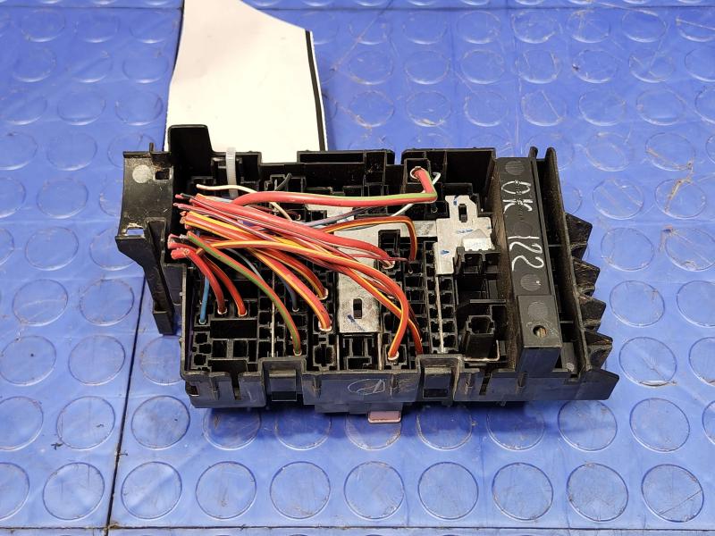 2015 Volkswagen Beetle Engine Fuse Box