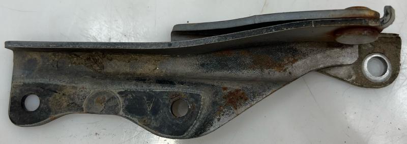 2002 - 2007 Subaru Impreza Hood Hinge RH Passenger Side OEM 57260AE020