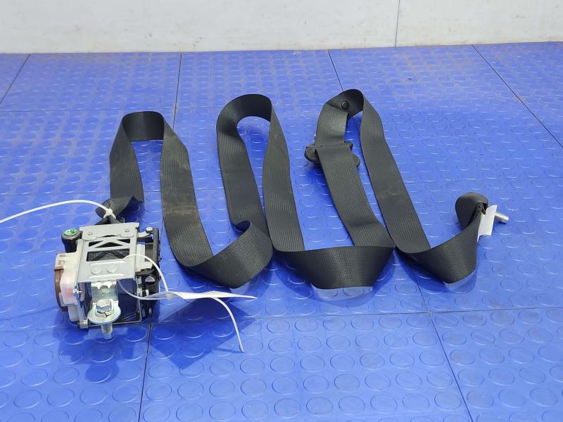2019 Nissan Titan Front Seat Belt