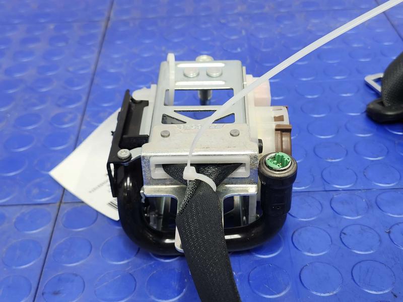 2019 Nissan Titan Front Seat Belt