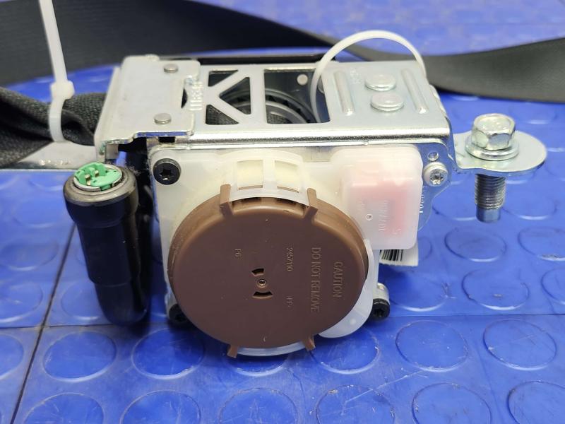 2019 Nissan Titan Front Seat Belt