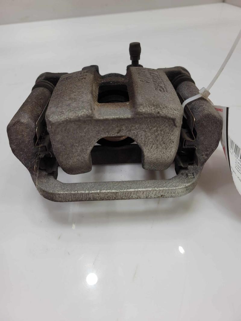 2015 Nissan Rogue Caliper