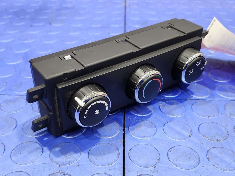 2017 Dodge Grand Caravan Heater A/C Control