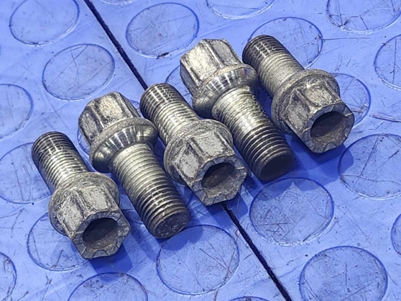 2015 Volkswagen Golf Lug Nuts