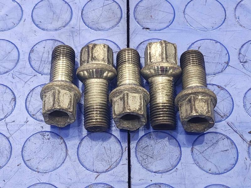 2015 Volkswagen Golf Lug Nuts