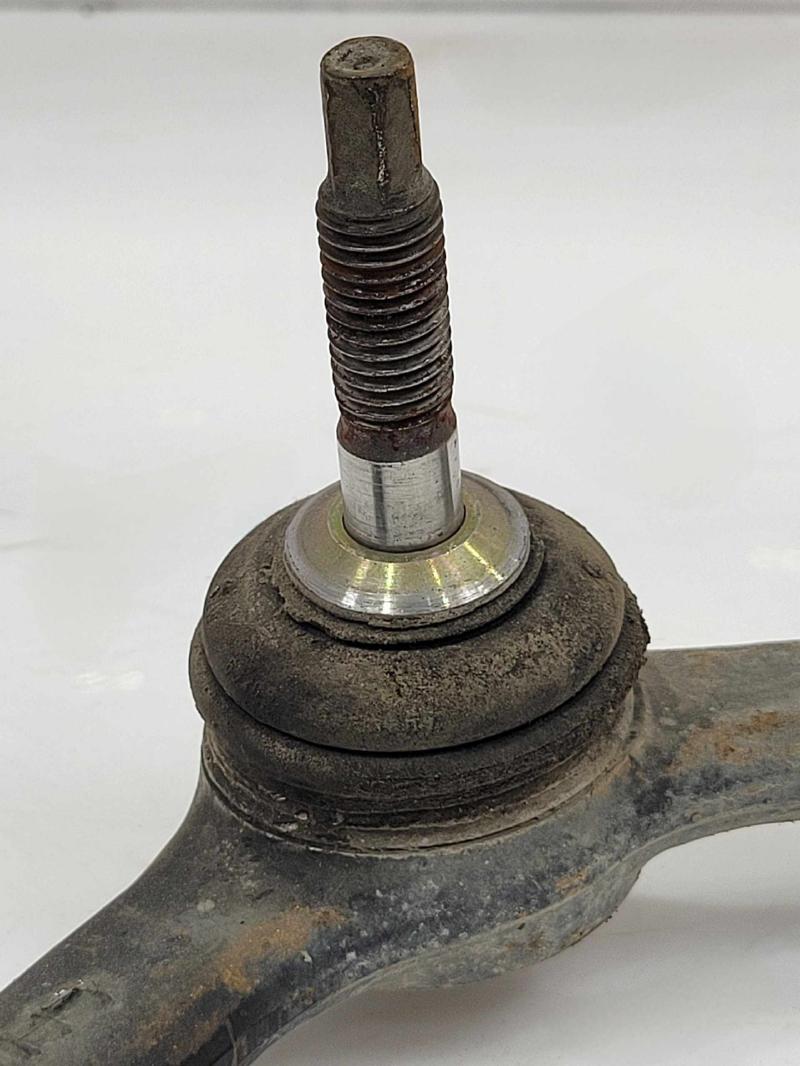 2004 Lincoln Navigator Upper Control Arm Front