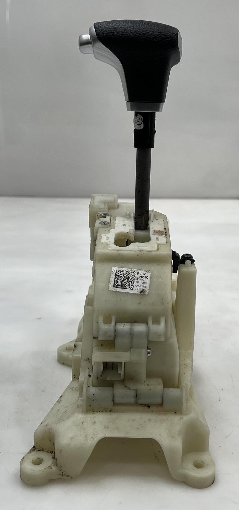 2018 - 2023 Kia Rio CVT Automatic Transmission Shifter Assembly OEM 46700H9110