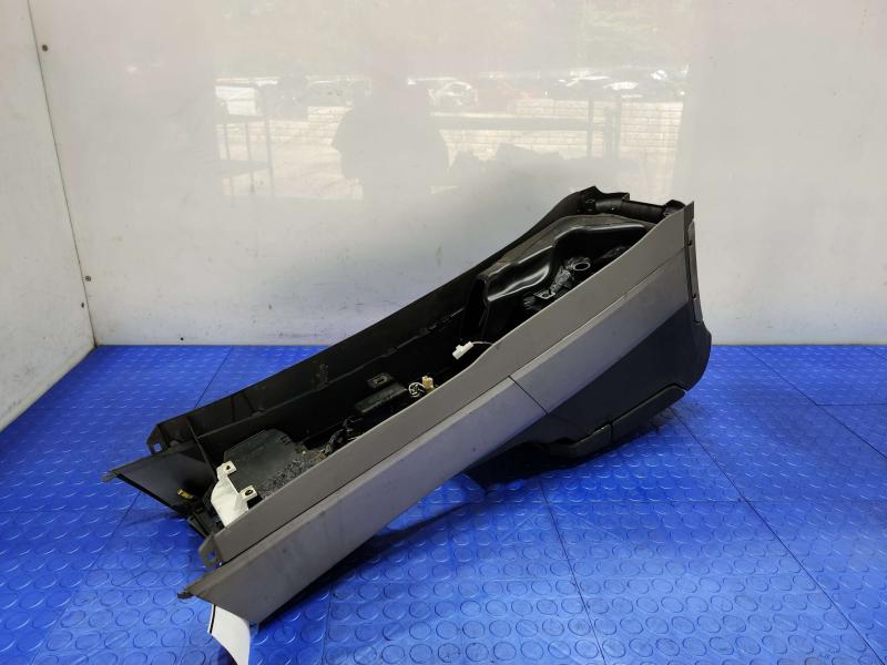 2003 Toyota 4Runner Front Console
